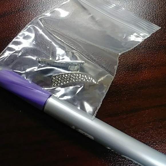 ❤ 4/$18❤ Silver Rhinestone Stud Ear Climbers - Picture 7 of 7